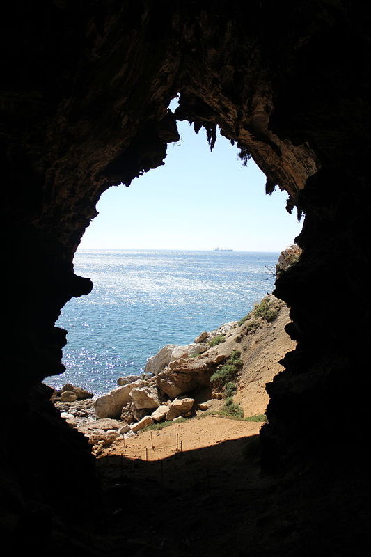 Gorham_s-Cave-Gibraltar.jpg Gorham_s-Cave-Gibraltar.jpg