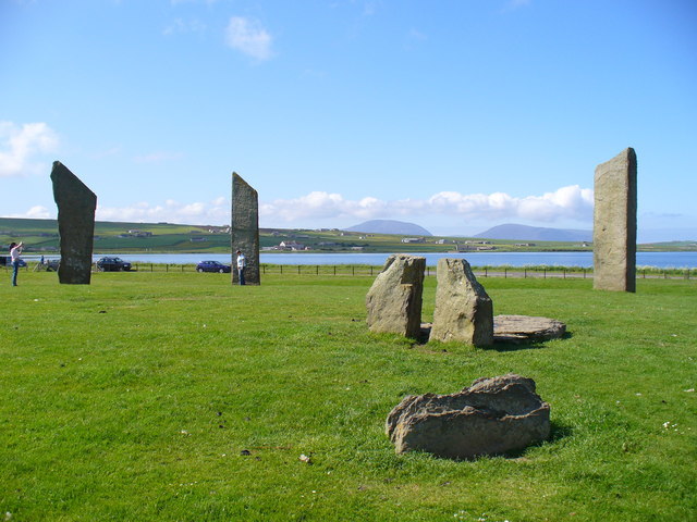 Stones_of_Stenness_and_Stenness_Loch_-_geograph.org.uk_-_488347.jpg Stones_of_Stenness_and_Stenness_Loch_-_geograph.org.uk_-_488347.jpg