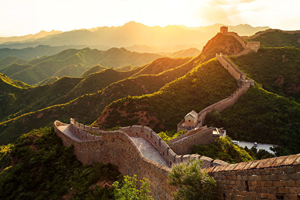 Great_Wall_of_China.jpg Great_Wall_of_China.jpg