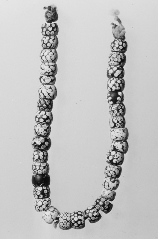 venetian_beads.jpeg venetian_beads.jpeg