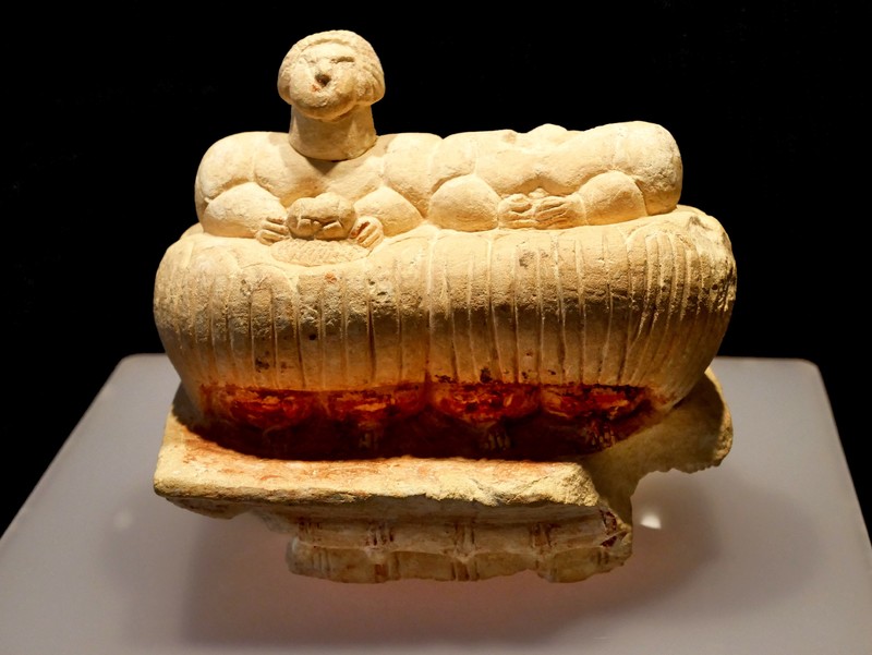 Xaghra_Twin_Seated.JPG Xaghra_Twin_Seated.JPG