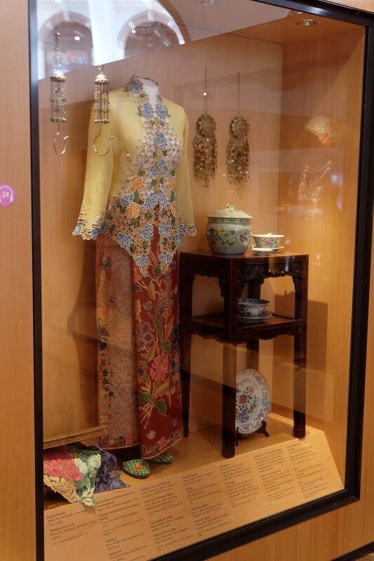 WLANL_-_mchangsp_-_Vitrine_Baba_Nonya__1_.jpg WLANL_-_mchangsp_-_Vitrine_Baba_Nonya__1_.jpg