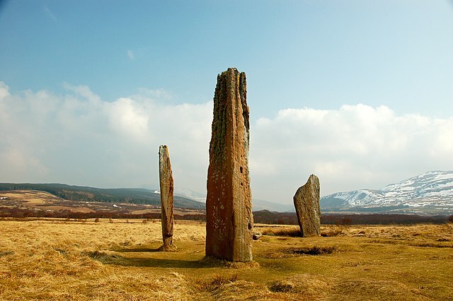 640px-Standing_Stones__Machrie_moor__8640769988_-1.jpg 640px-Standing_Stones__Machrie_moor__8640769988_-1.jpg
