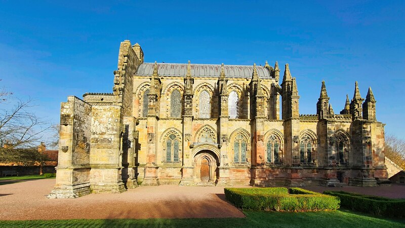 Rosslyn_Chapel_Exterior.jpg Rosslyn_Chapel_Exterior.jpg