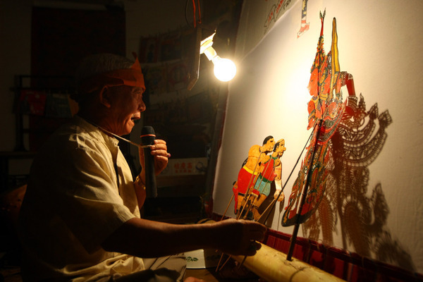 Shadow_puppets.jpg Shadow_puppets.jpg