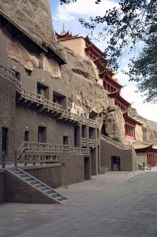 Dunhuang_Mogao_Caves5-2.jpg Dunhuang_Mogao_Caves5-2.jpg