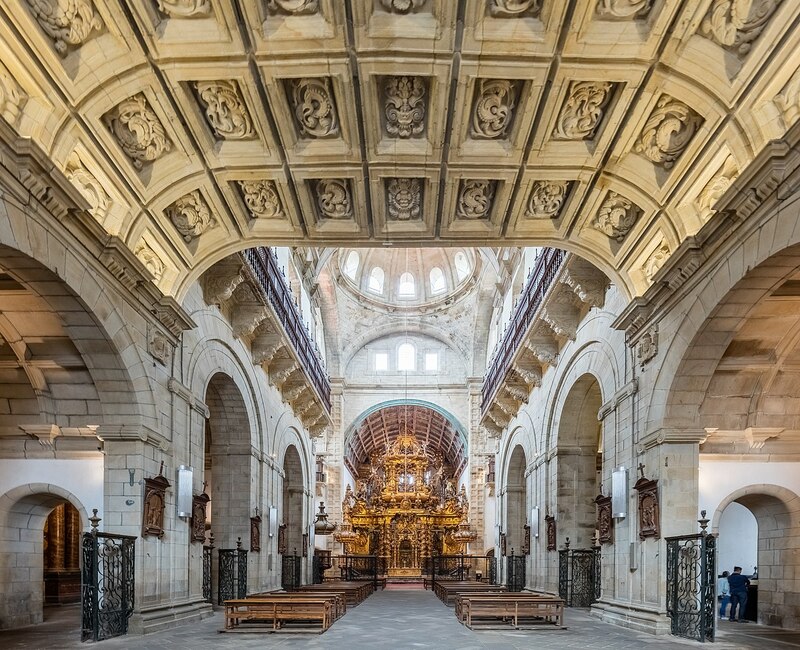 1329px-Monasterio_de_San_Marti__n__Santiago_de_Compostela__Espan__a__2015-09-23__DD_50-52_HDR.jpg