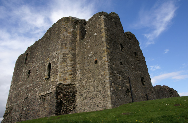 Dundonald_Castle_20080424_-_from_south_west.jpg Dundonald_Castle_20080424_-_from_south_west.jpg