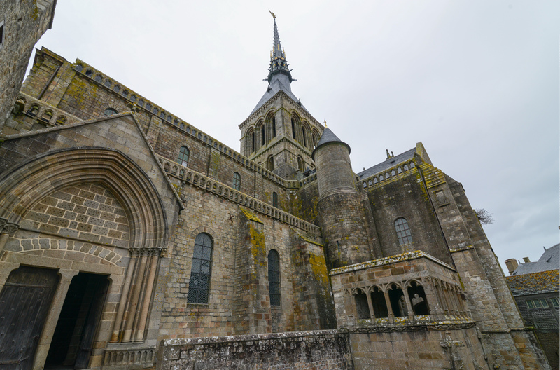 Fa__ade_of_Mont_St_Michel_Abbey_and_its_spire_with_St_Gabriel_slaying_the_dragon__32767649832_.jpg Fa__ade_of_Mont_St_Michel_Abbey_and_its_spire_with_St_Gabriel_slaying_the_dragon__32767649832_.jpg
