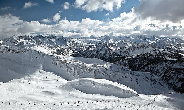 Snow_Pyrenees.jpg Snow_Pyrenees.jpg