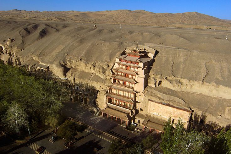 Dunhuang_Mogao_Caves2-2.jpg Dunhuang_Mogao_Caves2-2.jpg