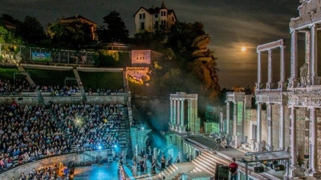 crowd11.jpg crowd11.jpg