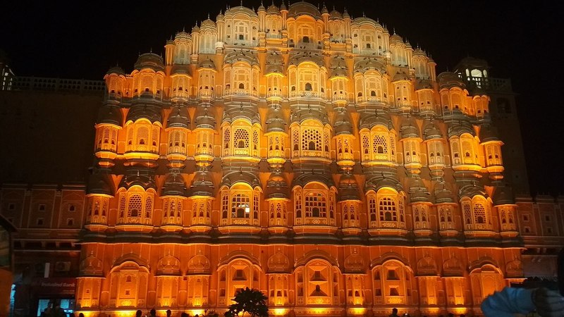 1200px-Hawa_mahal_with_night_light_s.jpg 1200px-Hawa_mahal_with_night_light_s.jpg